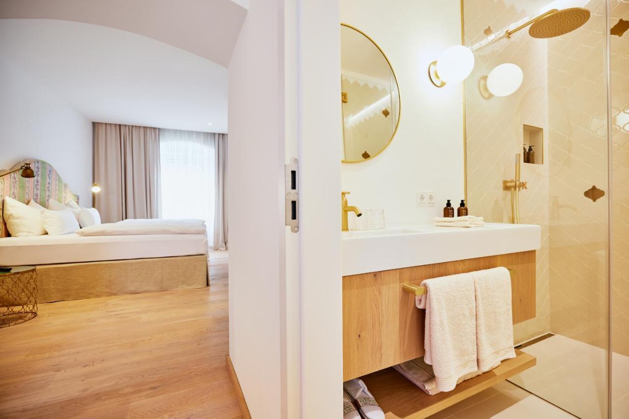 Boutiquehotel Zum Goldenen Hirschen Gmunden Exterior foto