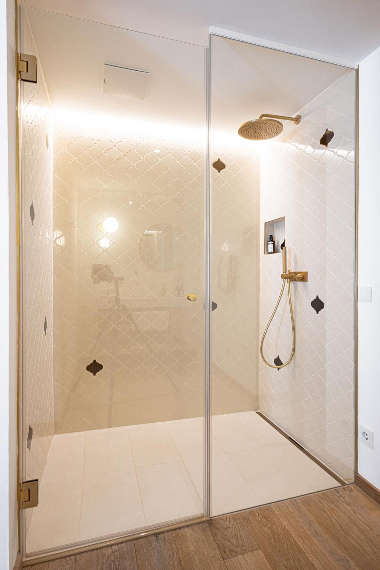 Boutiquehotel Zum Goldenen Hirschen Gmunden Exterior foto